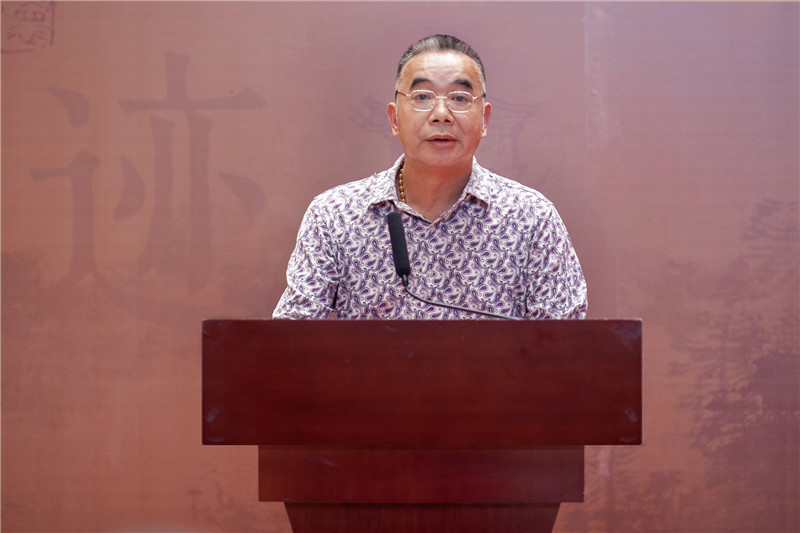 3廣西美術(shù)家協(xié)會(huì )副主席、桂林市美術(shù)家協(xié)會(huì )主席張賢宣讀賀信.jpg