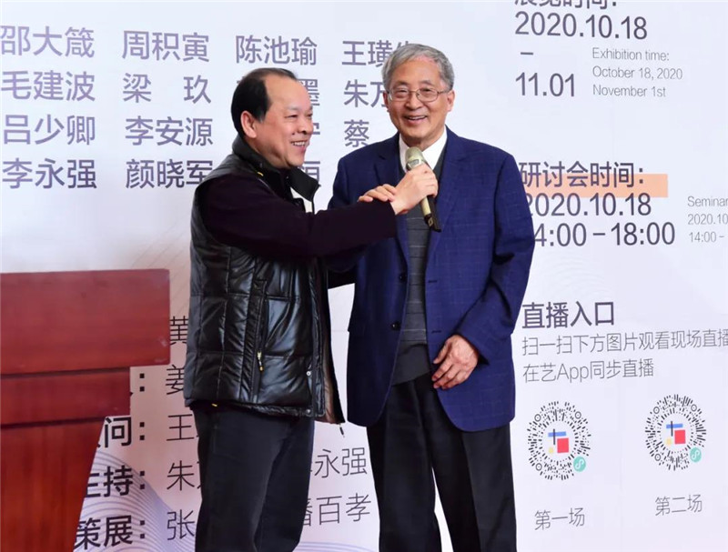 6桂林市美術(shù)家協(xié)會(huì )名譽(yù)主席、廣西師范大學(xué)原副校長(cháng)白曉軍與南京藝術(shù)學(xué)院教授、博士生導師周積寅共同宣布畫(huà)展開(kāi)幕（廖茹畫(huà)  攝）  .jpg