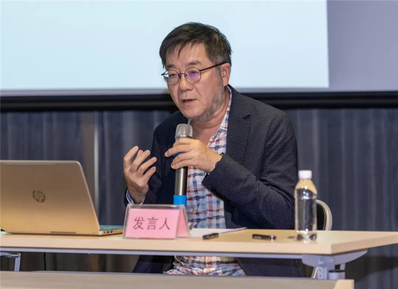 19中央美術(shù)學(xué)院教授、博士生導師，廣州美術(shù)學(xué)院美術(shù)館總館長(cháng)王璜生作題為《美術(shù)館與史學(xué)意識》的發(fā)言（黃珊虎 攝）.jpg