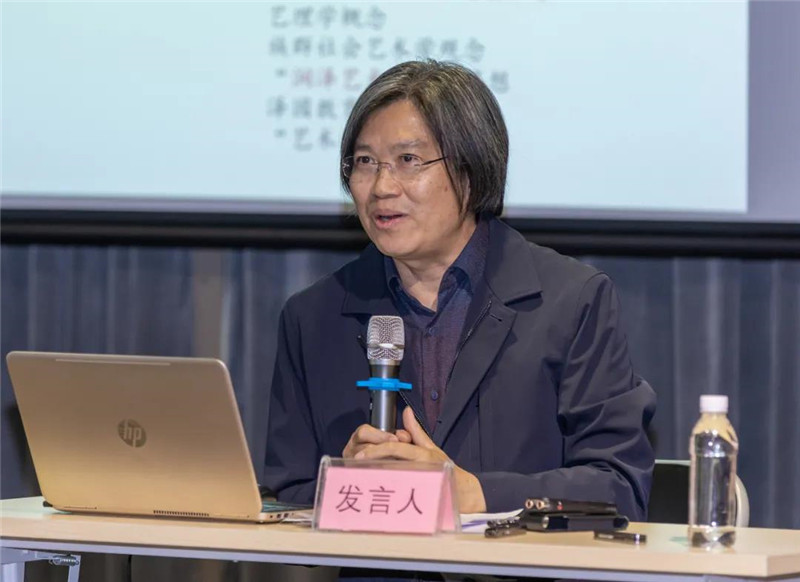 20北京師范大學(xué)藝術(shù)與傳媒學(xué)院教授、博士生導師梁玖作題為《真正“看見(jiàn)”歷史的“表現”圖像》的發(fā)言（黃珊虎 攝）.jpg