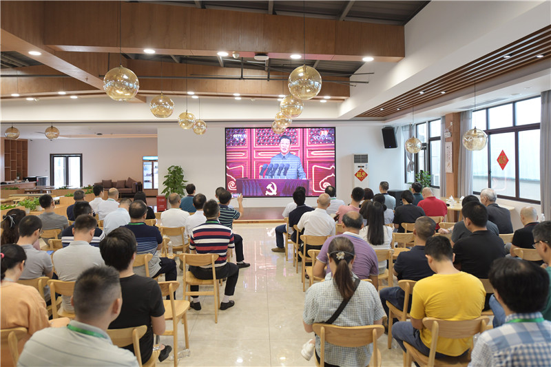 1.集體收看慶祝中國共產(chǎn)黨成立100周年大會(huì )——李顯楊 攝.jpg