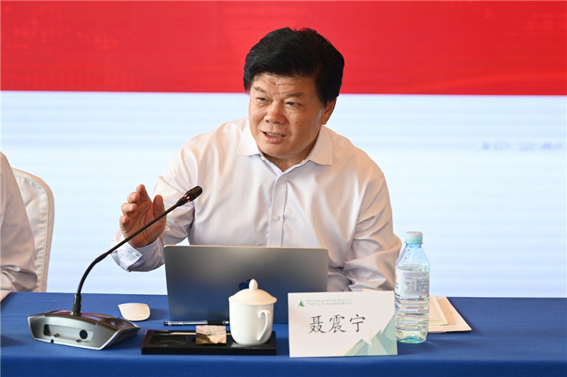 06 韜奮基金會(huì )理事長(cháng)、中國出版協(xié)會(huì )副理事長(cháng)聶震寧作主旨演講（李顯楊 攝）.jpg