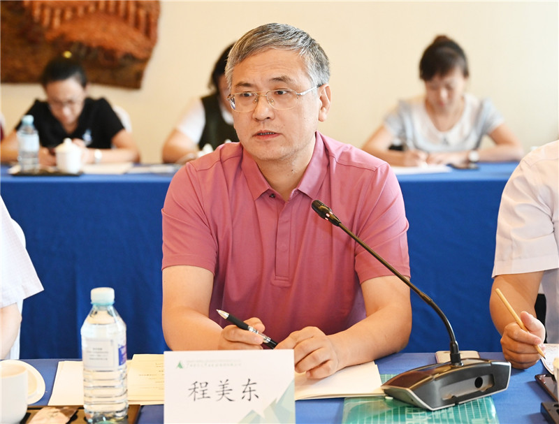 13 北京大學(xué)中共黨史研究中心常務(wù)副主任、北京大學(xué)馬克思主義學(xué)院教授程美東作專(zhuān)題發(fā)言（李顯楊 攝）.jpg