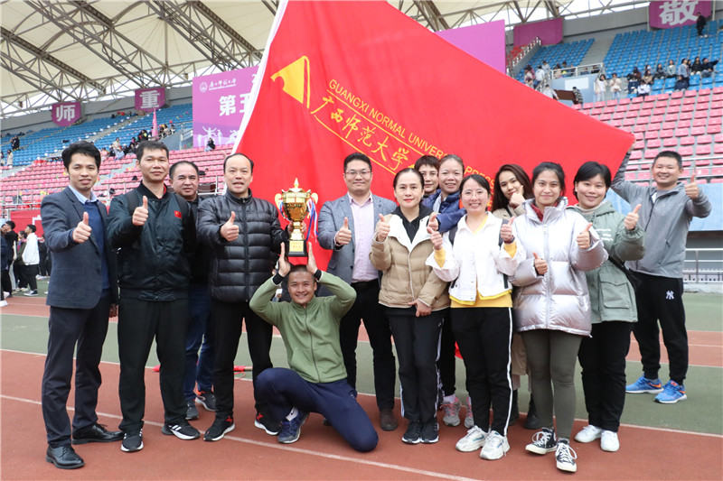 第52屆校運會(huì )閉幕式合影(電子音像社 攝).jpg 第52屆校運會(huì )閉幕式合影(電子音像社 攝).jpg