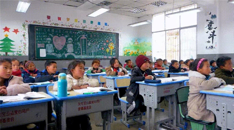 涼山孩子們的課堂(涼山州瑪薇社工發(fā)展中心供圖).jpg 涼山孩子們的課堂(涼山州瑪薇社工發(fā)展中心供圖).jpg