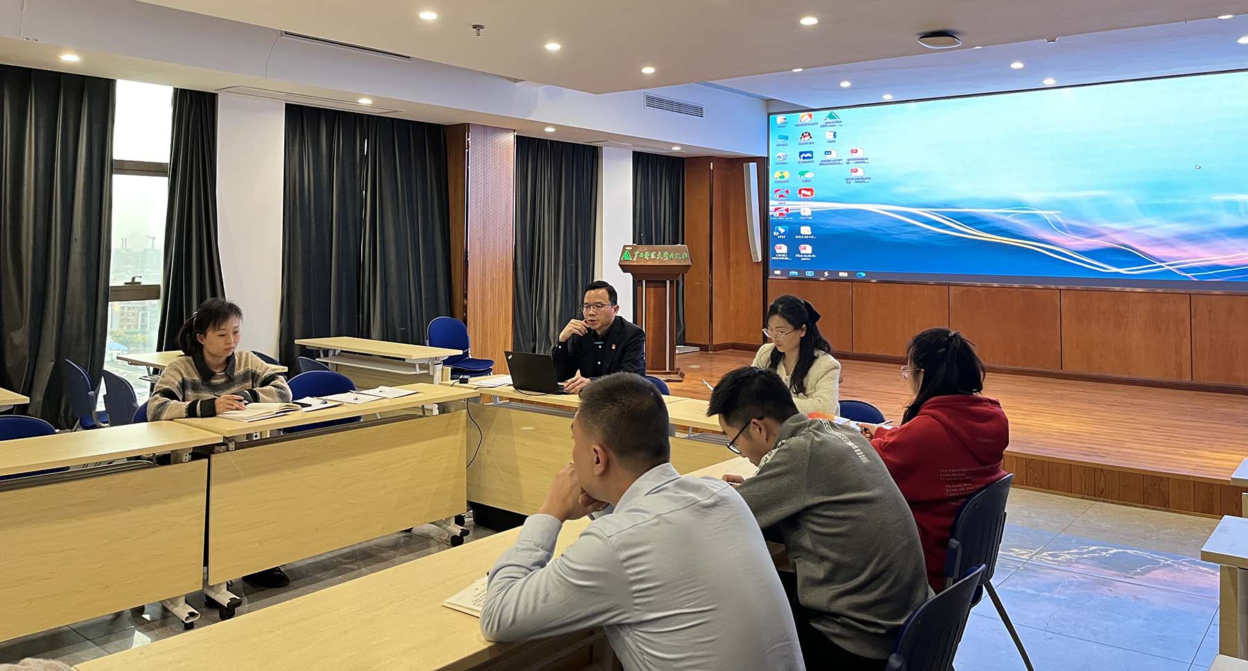 掛聯(lián)領(lǐng)導湯文輝同志指導支部工作.jpg 掛聯(lián)領(lǐng)導湯文輝同志指導支部工作.jpg