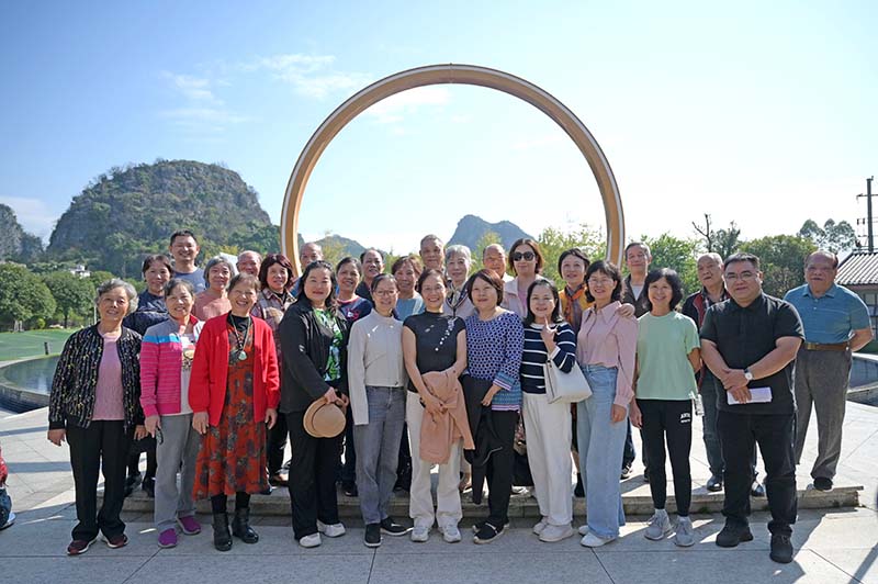 活動(dòng)合影A.jpg 活動(dòng)合影A.jpg