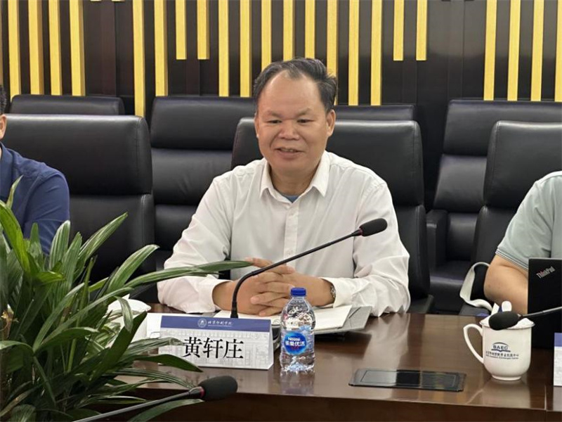 集團黨委書(shū)記、董事長(cháng)黃軒莊在會(huì )上發(fā)言.jpg