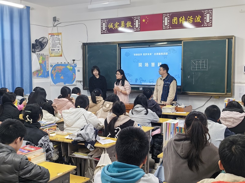 3.團支委代表分享學(xué)習經(jīng)驗.jpg 3.團支委代表分享學(xué)習經(jīng)驗.jpg