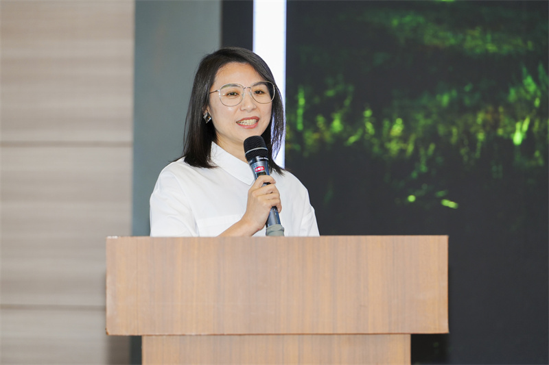 尹琳琳.jpg 尹琳琳.jpg