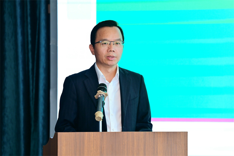 集團公司黨委副書(shū)記、總編輯湯文輝在論壇上致辭.jpg