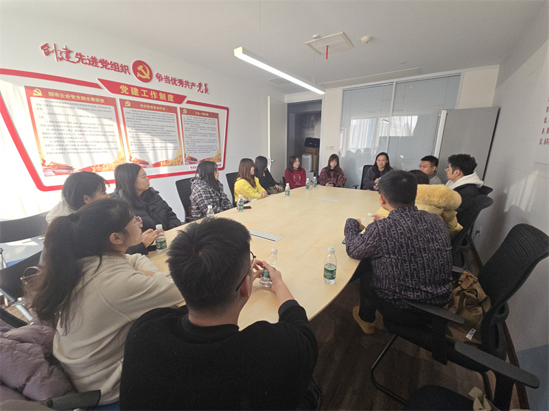 2.團委干部同譯林出版社新媒體部門(mén)開(kāi)展文創(chuàng )生產(chǎn)座談?wù){研.jpg 2.團委干部同譯林出版社新媒體部門(mén)開(kāi)展文創(chuàng )生產(chǎn)座談?wù){研.jpg