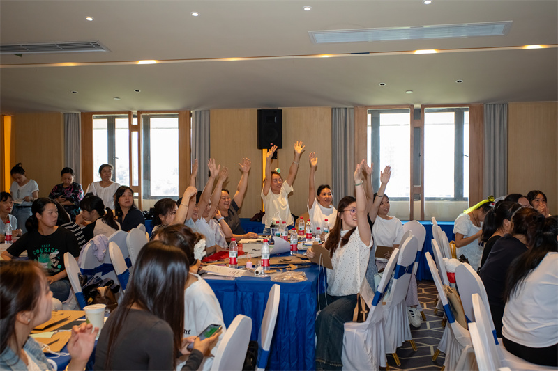 5老師們在“表演游戲”現場(chǎng)1.jpg 5老師們在“表演游戲”現場(chǎng)1.jpg