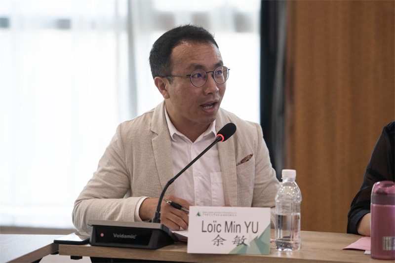 法國語(yǔ)言與文化學(xué)術(shù)圖書(shū)館中文領(lǐng)域藏書(shū)負責人余敏發(fā)言.jpg 法國語(yǔ)言與文化學(xué)術(shù)圖書(shū)館中文領(lǐng)域藏書(shū)負責人余敏發(fā)言.jpg