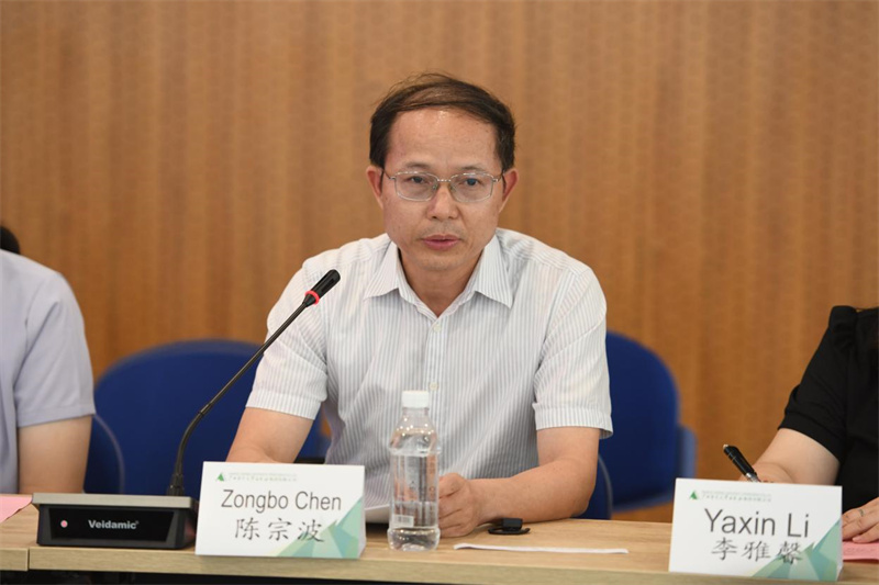 廣西師范大學(xué)圖書(shū)館館長(cháng)陳宗波發(fā)言.jpg 廣西師范大學(xué)圖書(shū)館館長(cháng)陳宗波發(fā)言.jpg