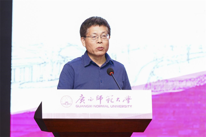 全國出版專(zhuān)業(yè)學(xué)位研究生教育指導委員會(huì )副主任、南京大學(xué)出版研究院常務(wù)副院長(cháng)張志強致辭.jpg