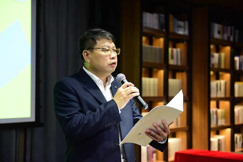 廣西師范大學(xué)出版社集團有限公司黨委書(shū)記、董事長(cháng)張藝兵致辭（李顯楊 攝）.jpg