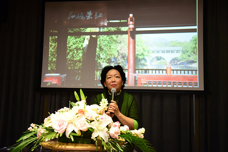 《新三屆致新生》作者之一，廣西師范大學(xué)王枬教授分享《花橋榮記》背后的故事（李顯楊 攝）.jpg