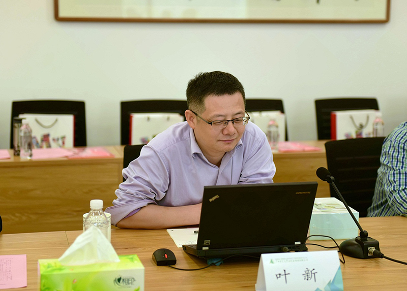 季羨林研究專(zhuān)家，北京印刷學(xué)院新聞出版學(xué)院編輯出版系教授、博士，中國編輯學(xué)會(huì )理事葉新發(fā)言（廖茹畫(huà)攝）.jpg