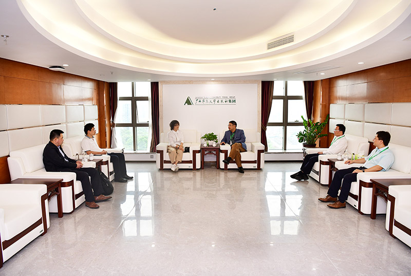 1559695540114770.jpg 孔學(xué)堂一行與集團公司領(lǐng)導在貴賓室會(huì )面.jpg