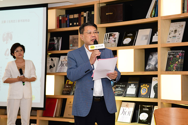 廣西師范大學(xué)出版社集團黨委書(shū)記、董事長(cháng)張藝兵致辭（李顯楊 攝）.jpg