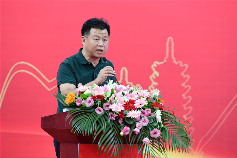 中國美術(shù)發(fā)行專(zhuān)業(yè)委員會(huì )第五屆委員會(huì )副主任委員、福建美術(shù)出版社社長(cháng)兼總編輯郭武致辭 李顯楊 攝.JPG