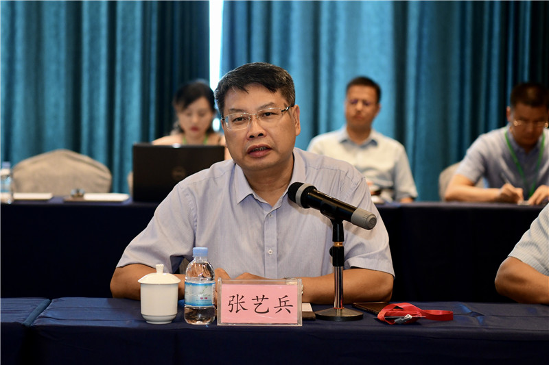 廣西師大出版社集團黨委書(shū)記、董事長(cháng)張藝兵發(fā)言.jpg