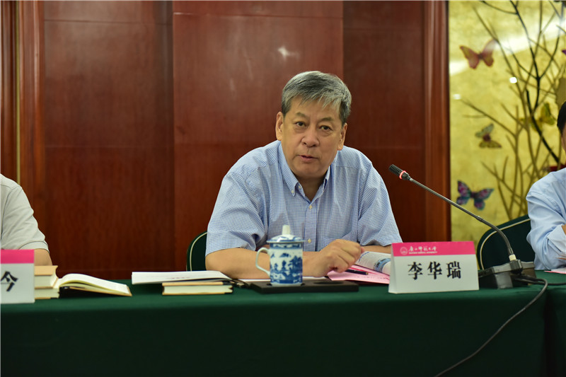 首都師范大學(xué)歷史學(xué)院教授、教育部長(cháng)江學(xué)者特聘教授李華瑞發(fā)言（郭倩 攝）.JPG