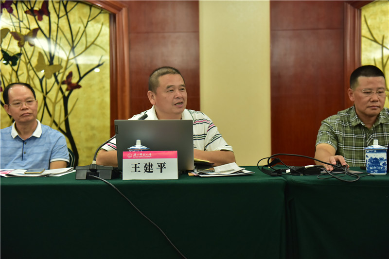 廣西社會(huì )科學(xué)院文化研究所所長(cháng)、研究員王建平發(fā)言（郭倩 攝）.JPG