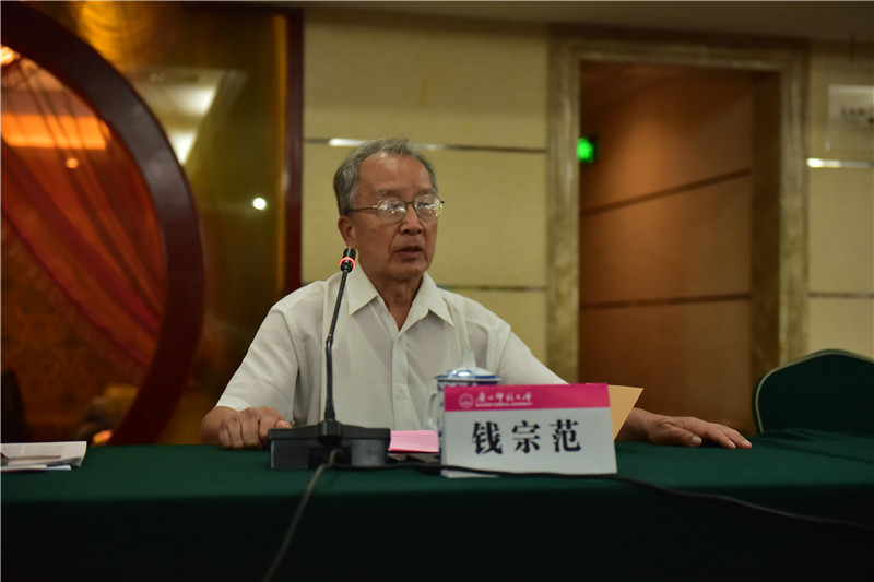 廣西師范大學(xué)歷史文化與旅游學(xué)院教授、《廣西通史》第六卷清代卷（1644—1840）負責人錢(qián)宗范發(fā)言（郭倩 攝）.JPG