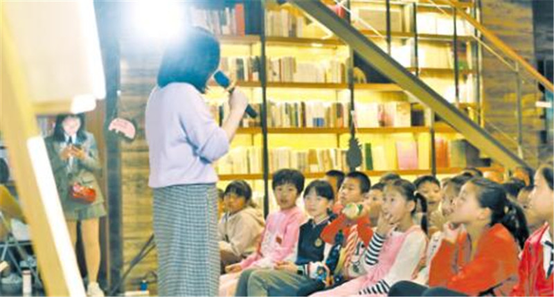 獨秀書(shū)房·旗艦店領(lǐng)讀人劇場(chǎng)讀劇會(huì )。 蔣正春 攝.jpg