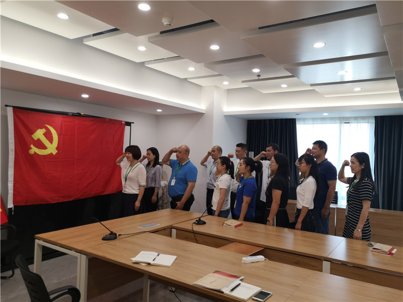 1573880146632997.jpg 第1篇-1重溫入黨誓詞.jpg