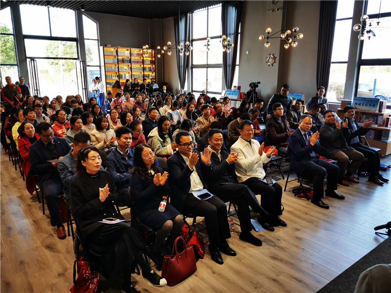 1575010045212620.jpg 獨秀書(shū)房·北部灣大學(xué)啟航店開(kāi)放儀式現場(chǎng) 攝影:賴(lài)志文.jpg