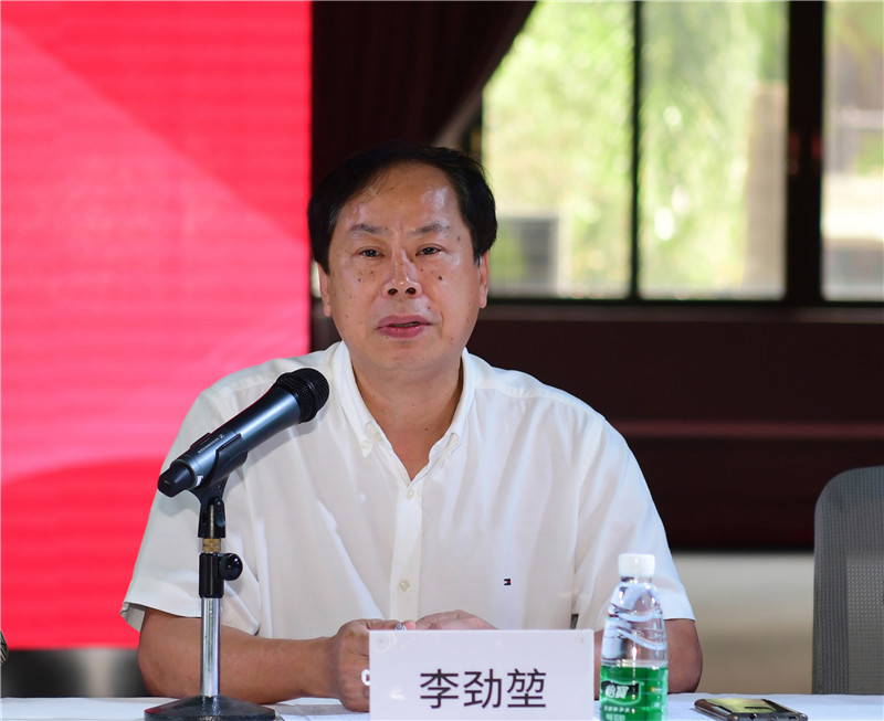 2中國美術(shù)家協(xié)會(huì )副主席、廣東省文聯(lián)主席、廣東省美術(shù)家協(xié)會(huì )主席、廣州美術(shù)學(xué)院院長(cháng)李勁堃致辭（秦念 攝）.JPG