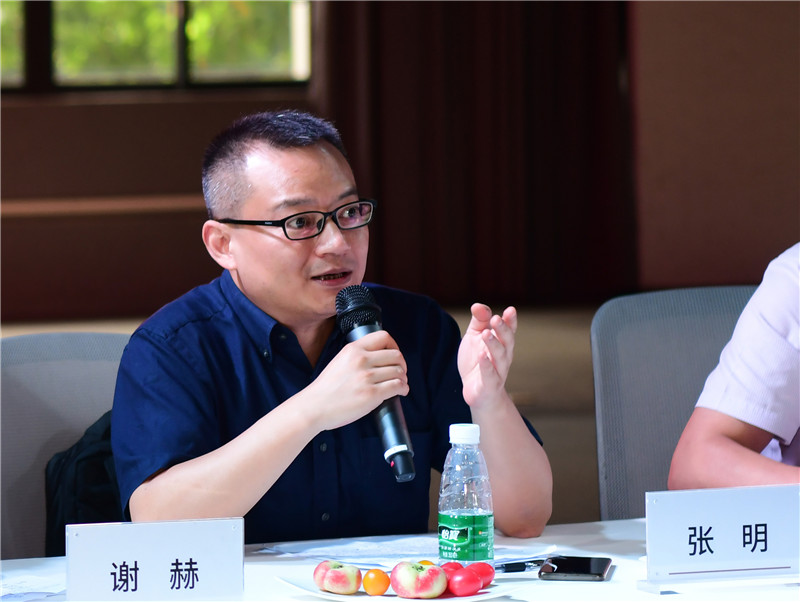 廣西師范大學(xué)出版社美術(shù)館館長(cháng)、美術(shù)分社總編輯張明出席簽約儀式（秦念 攝）.JPG